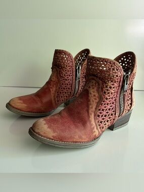Circle G by Corral red cutout shortie ankle boots Size 9